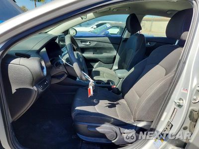Zdjęcie 7 z 12 samochodu: 2019 KIA FORTE LXS VIN:3KPF24ADXKE115938 - miniatura