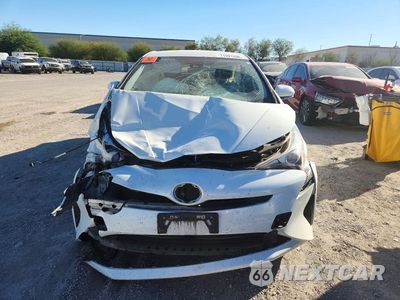 Piąte zdjęcie samochodu w środku: 2017 TOYOTA PRIUS TWO ECO VIN:JTDKARFU6H3030621 - miniatura