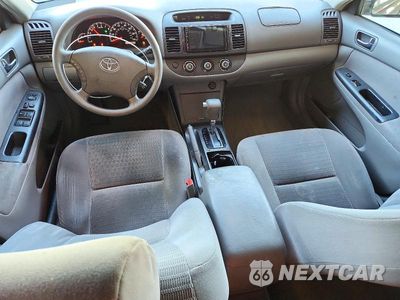 Zdjęcie 8 z 12 samochodu: 2005 TOYOTA CAMRY STANDARD VIN:4T1BE32KX5U944653 - miniatura