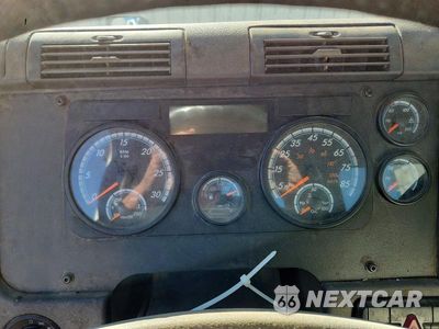 Zdjęcie 9 z 13 samochodu: 2018 FREIGHTLINER CASCADIA 125 SEMI TRUCK VIN:1FUJGEDR2JLJW9306 - miniatura