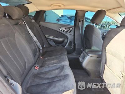 Zdjęcie 10 z 12 samochodu: 2015 CHRYSLER 200 LIMITED VIN:1C3CCCAB3FN630083 - miniatura