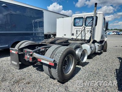 Trzecie zdjęcie samochodu z tyłu: 2026 FREIGHTLINER CASCADIA 116 SEMI TRUCK VIN:1FUJHTDV6TLWJ3157 - miniatura