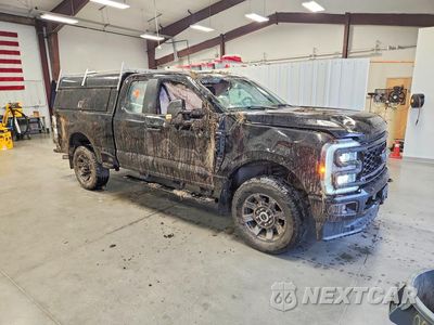 Czwarte zdjęcie samochodu z boku: 2024 FORD F250 SUPER DUTY VIN:1FT8X2BN0REC01996 - miniatura