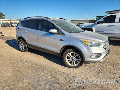 Czwarte zdjęcie samochodu z boku: 2018 FORD ESCAPE SE VIN:1FMCU9GD9JUB45820 - miniatura