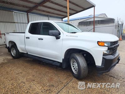 Czwarte zdjęcie samochodu z boku: 2020 CHEVROLET SILVERADO K1500 VIN:1GCRYAEHXLZ350207 - miniatura