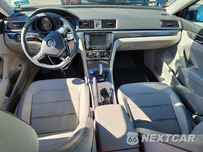 Zdjęcie 8 z 13 samochodu: 2017 VOLKSWAGEN PASSAT SE VIN:1VWGT7A3XHC025714 - miniatura