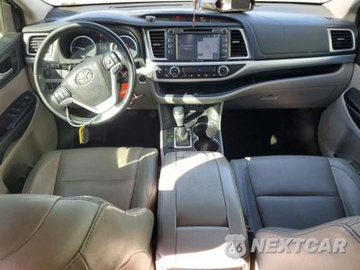 Zdjęcie 8 z 13 samochodu: 2018 TOYOTA HIGHLANDER XLE VIN:5TDKZRFH2JS259989 - miniatura