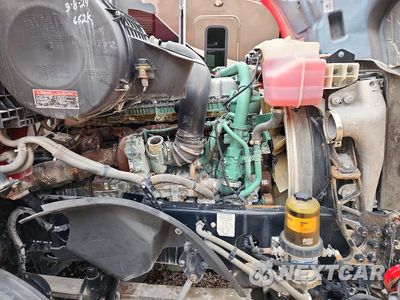 Zdjęcie 11 z 14 samochodu: 2019 VOLVO VNL SEMI TRUCK VIN:4V4NB9EH6KN216092 - miniatura