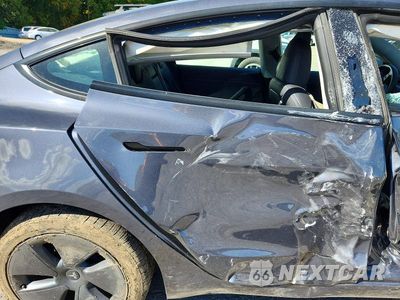 Zdjęcie 11 z 16 samochodu: 2023 TESLA MODEL 3 VIN:5YJ3E1EA5PF678485 - miniatura