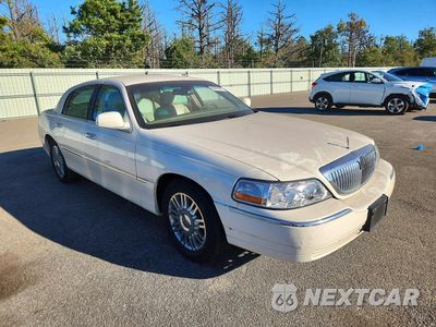 Czwarte zdjęcie samochodu z boku: 2007 LINCOLN TOWN CAR SIGNATURE VIN:1LNHM81WX7Y624209 - miniatura