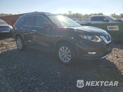 Czwarte zdjęcie samochodu z boku: 2017 NISSAN ROGUE SV VIN:5N1AT2MV8HC825982 - miniatura
