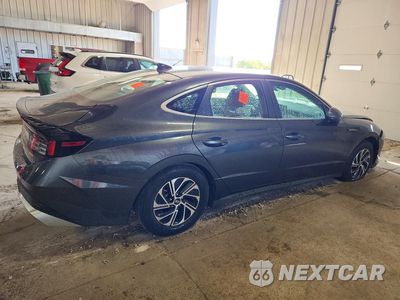 Trzecie zdjęcie samochodu z tyłu: 2026 HYUNDAI SONATA HYBRID BLUE VIN:KMHL24JJ9TA166405 - miniatura