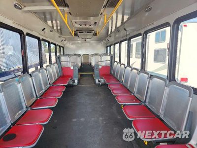 Zdjęcie 10 z 14 samochodu: 2015 FREIGHTLINER CHASSIS XBA ARBOC VIN:4UZAEJDUXFCGJ3046 - miniatura