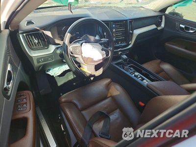 Zdjęcie 8 z 14 samochodu: 2019 VOLVO XC60 T5 MOMENTUM VIN:LYV102DKXKB247284 - miniatura
