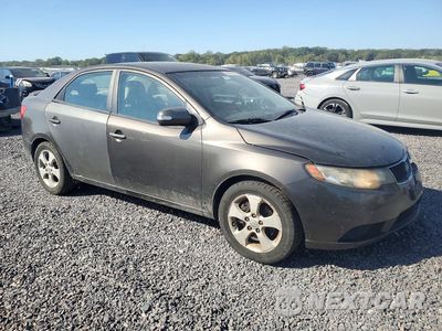 Czwarte zdjęcie samochodu z boku: 2010 KIA FORTE EX VIN:KNAFU4A21A5273553 - miniatura