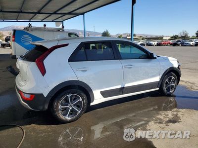 Trzecie zdjęcie samochodu z tyłu: 2026 KIA NIRO LX VIN:KNDCP3LE7T5328847 - miniatura
