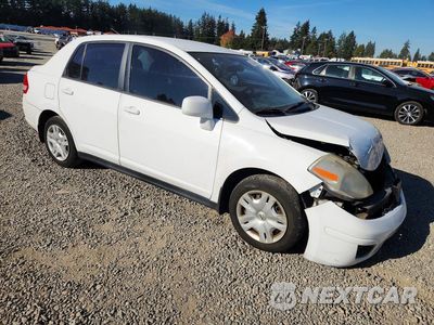 Czwarte zdjęcie samochodu z boku: 2010 NISSAN VERSA 1.8 S VIN:3N1BC1AP7AL434585 - miniatura