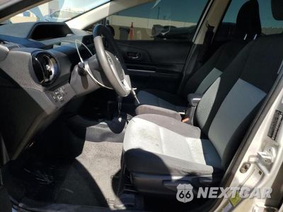 Zdjęcie 7 z 12 samochodu: 2017 TOYOTA PRIUS C TWO VIN:JTDKDTB34H1596189 - miniatura