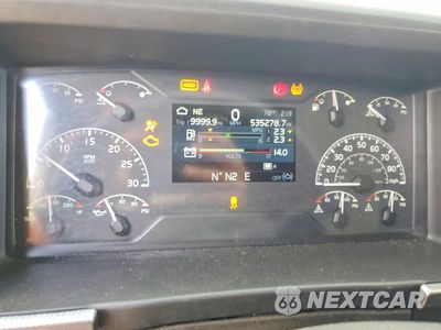 Zdjęcie 9 z 14 samochodu: 2019 VOLVO VNL SEMI TRUCK VIN:4V4NC9EHXKN196233 - miniatura