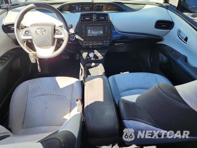 Zdjęcie 8 z 12 samochodu: 2017 TOYOTA PRIUS TWO VIN:JTDKBRFUXH3046561 - miniatura