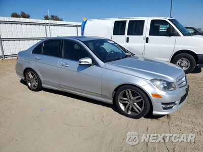 Czwarte zdjęcie samochodu z boku: 2013 MERCEDES-BENZ C 250 VIN:WDDGF4HB0DR242854 - miniatura