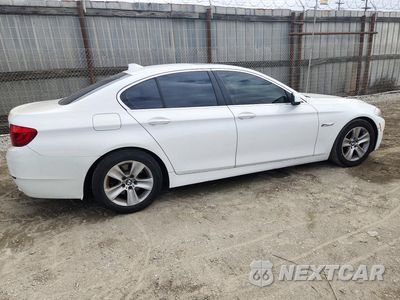 Trzecie zdjęcie samochodu z tyłu: 2013 BMW 528 I VIN:WBAXG5C52DDY33258 - miniatura