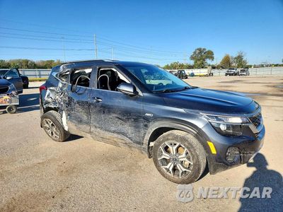 Czwarte zdjęcie samochodu z boku: 2023 KIA SELTOS EX VIN:KNDERCAA6P7386493 - miniatura