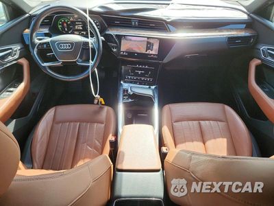 Zdjęcie 8 z 13 samochodu: 2019 AUDI E-TRON PREMIUM PLUS VIN:WA1LABGE6KB011996 - miniatura
