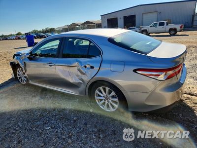 Drugie zdjęcie samochodu z przodu: 2018 TOYOTA CAMRY LE VIN:4T1B11HK6JU096921 - miniatura