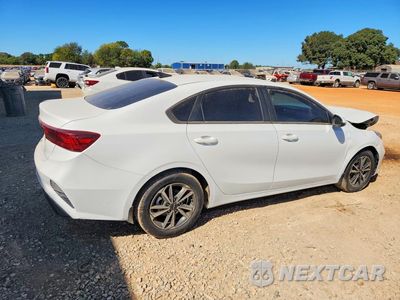 Trzecie zdjęcie samochodu z tyłu: 2023 KIA FORTE LXS VIN:3KPF24AD7PE556191 - miniatura