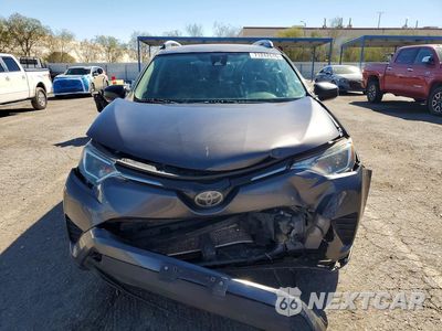 Piąte zdjęcie samochodu w środku: 2018 TOYOTA RAV4 LE VIN:JTMBFREV8JJ226489 - miniatura