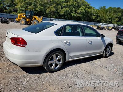 Trzecie zdjęcie samochodu z tyłu: 2012 VOLKSWAGEN PASSAT SE VIN:1VWBP7A39CC033942 - miniatura