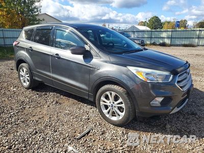 Czwarte zdjęcie samochodu z boku: 2017 FORD ESCAPE SE VIN:1FMCU9GD2HUC75433 - miniatura