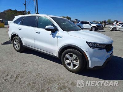 Czwarte zdjęcie samochodu z boku: 2022 KIA SORENTO LX VIN:5XYRG4LC5NG128106 - miniatura