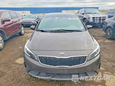 Piąte zdjęcie samochodu w środku: 2017 KIA FORTE LX VIN:3KPFK4A77HE160208 - miniatura
