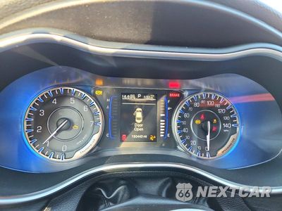 Zdjęcie 9 z 12 samochodu: 2015 CHRYSLER 200 LIMITED VIN:1C3CCCABXFN692628 - miniatura