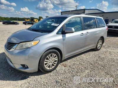 2011 TOYOTA SIENNA XLE 8-PASSENGER 5TDYK3DC2BS158472 - główne zdjęcie licytacji z USA - miniatura