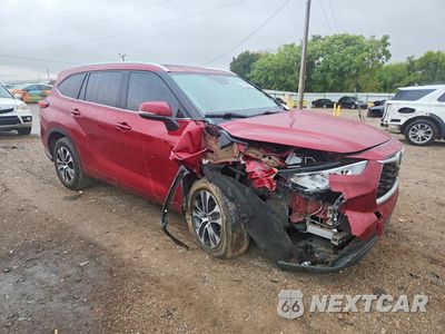 Czwarte zdjęcie samochodu z boku: 2020 TOYOTA HIGHLANDER XLE VIN:5TDGZRAHXLS506174 - miniatura