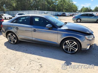Czwarte zdjęcie samochodu z boku: 2017 AUDI A3 PREMIUM VIN:WAUAUGFF5H1025489 - miniatura