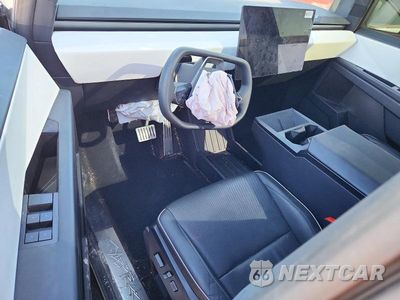 Zdjęcie 8 z 12 samochodu: 2024 TESLA CYBERTRUCK VIN:7G2CEHED7RA040738 - miniatura
