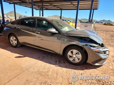 Czwarte zdjęcie samochodu z boku: 2026 HYUNDAI ELANTRA SE VIN:KMHLL4DGXTU264726 - miniatura
