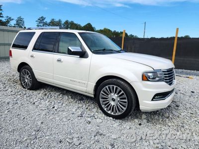 Czwarte zdjęcie samochodu z boku: 2015 LINCOLN NAVIGATOR VIN:5LMJJ2HT5FEJ11630 - miniatura