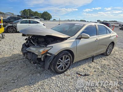 2015 TOYOTA CAMRY SE 4T1BF1FK3FU051477 - główne zdjęcie licytacji z USA - miniatura
