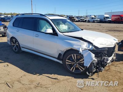 Czwarte zdjęcie samochodu z boku: 2024 BMW X7 XDRIVE40I VIN:5UX23EM07R9S99372 - miniatura