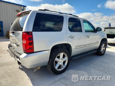 Trzecie zdjęcie samochodu z tyłu: 2010 CHEVROLET TAHOE C1500 LT VIN:1GNUCBE09AR117691 - miniatura