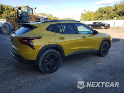Trzecie zdjęcie samochodu z tyłu: 2024 CHEVROLET TRAX ACTIV VIN:KL77LKE25RC014299 - miniatura