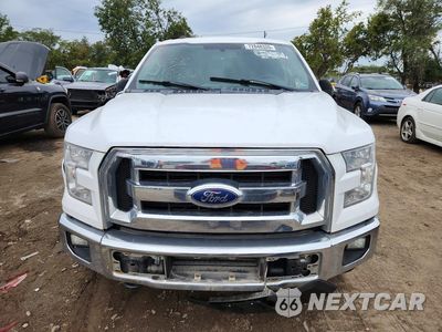 Piąte zdjęcie samochodu w środku: 2017 FORD F150 SUPER CAB VIN:1FTFX1EG8HKD04694 - miniatura