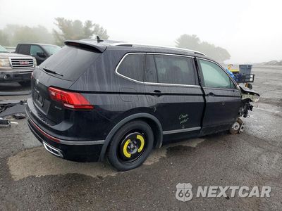 Trzecie zdjęcie samochodu z tyłu: 2024 VOLKSWAGEN TIGUAN SEL R-LINE BLACK VIN:3VV4B7AX5RM160371 - miniatura
