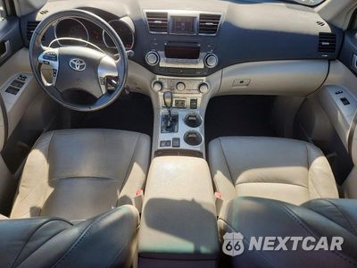 Zdjęcie 8 z 13 samochodu: 2011 TOYOTA HIGHLANDER SE VIN:5TDBK3EH0BS048598 - miniatura