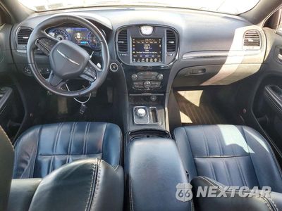 Zdjęcie 8 z 12 samochodu: 2016 CHRYSLER 300 S VIN:2C3CCAGG7GH112060 - miniatura